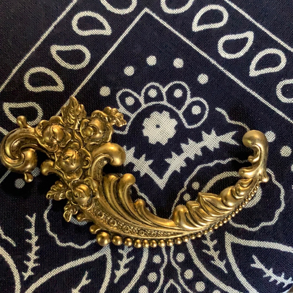 Scroll Fleur Pin